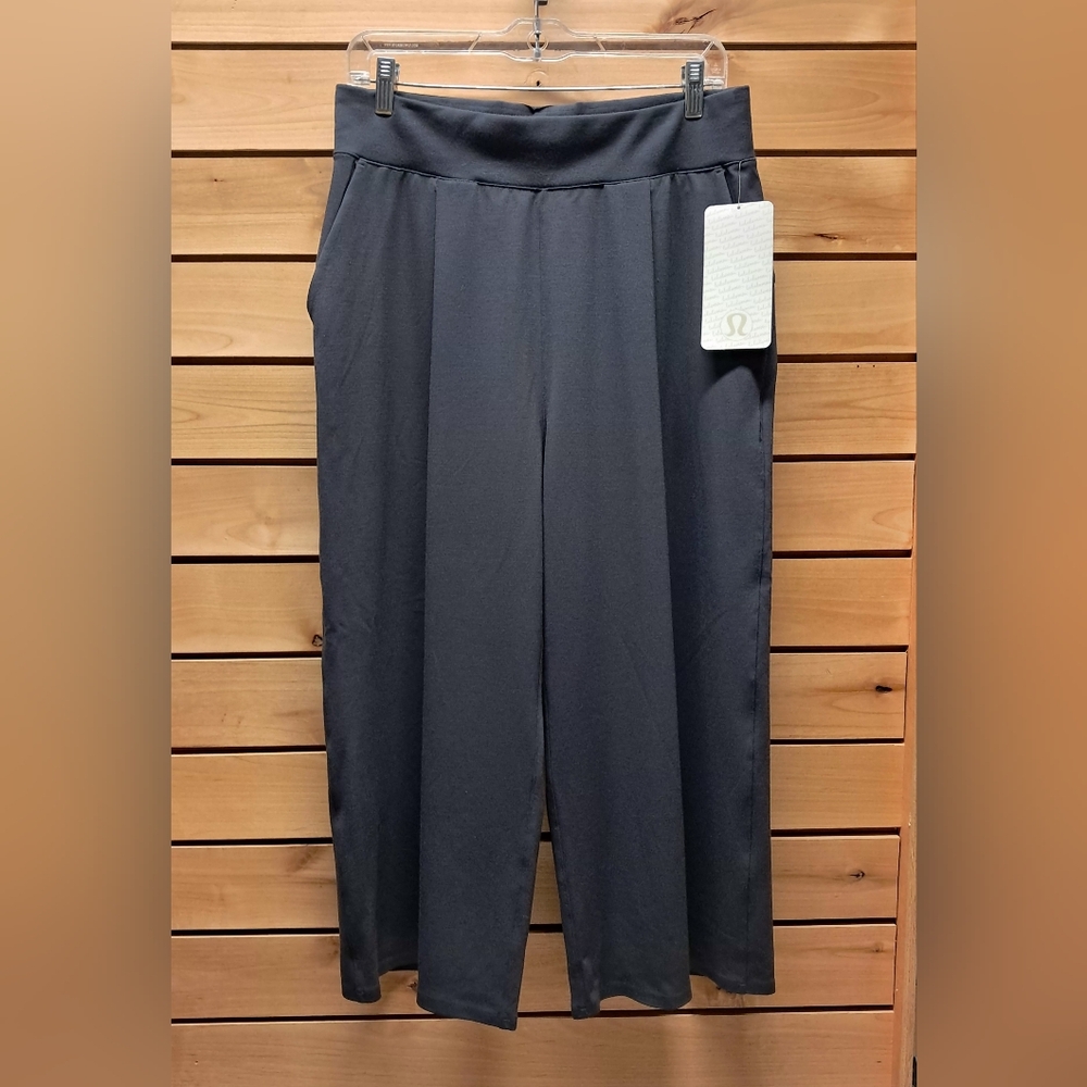 Lululemon Front Pleat High Waisted Wide Legged Pants Size 10 NWT